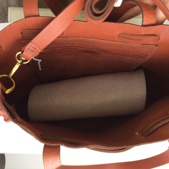 Drawstring Transport Crossbody Leather Handbag - Picture 6 of 7